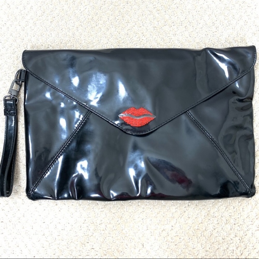 - Kirna Zabet Lips purse in patent liquid leather y2k